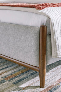 Lynn King Bed -