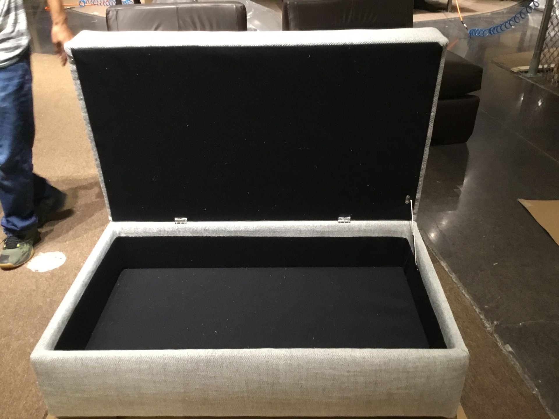 Mas Mesa Storage Ottoman -